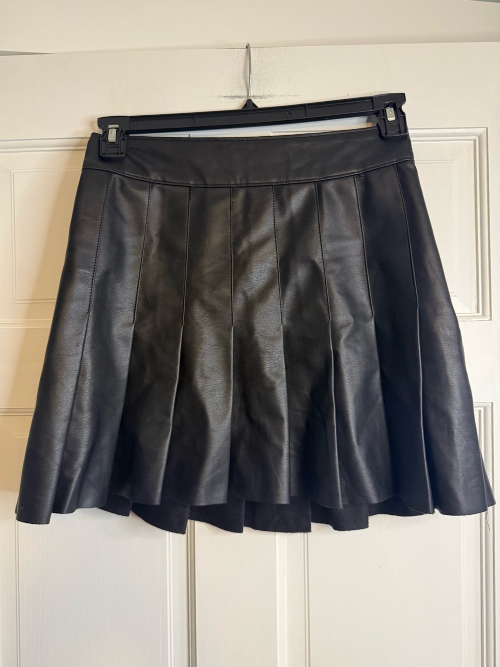 Abercrombie & Fitch Vegan Leather Black
Pleated Preppy Mini Skirt